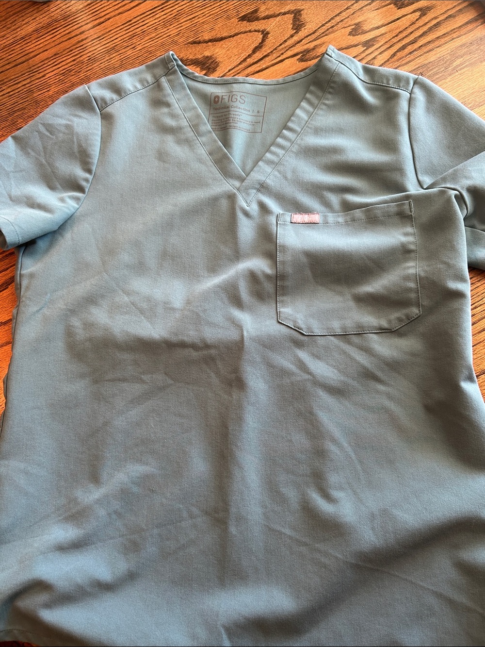 Figs Women’s V-Neck Scrub Top